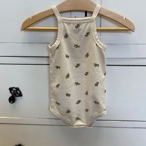 ARQ floral onesie 0-3M